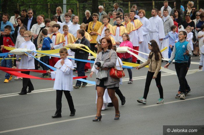 procesja-przesza-ulicami-miasta-foto-63396