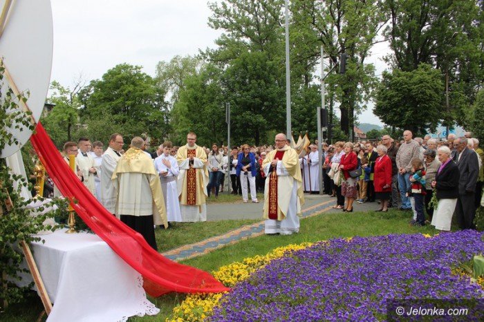 procesja-przesza-ulicami-miasta-foto-63396
