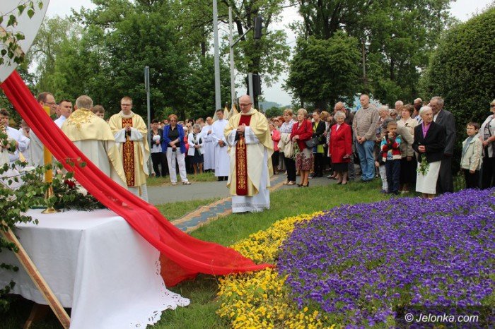 procesja-przesza-ulicami-miasta-foto-63396