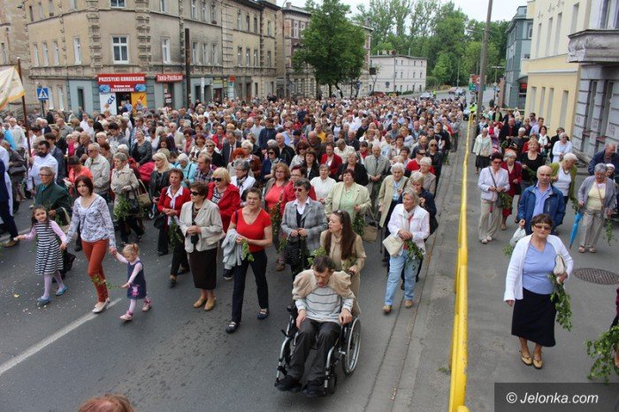 procesja-przesza-ulicami-miasta-foto-63396