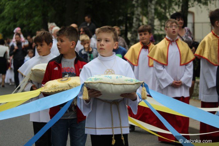 procesja-przesza-ulicami-miasta-foto-63396