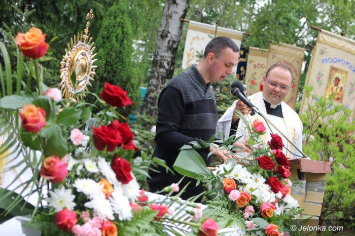 procesja-przesza-ulicami-miasta-foto-63396