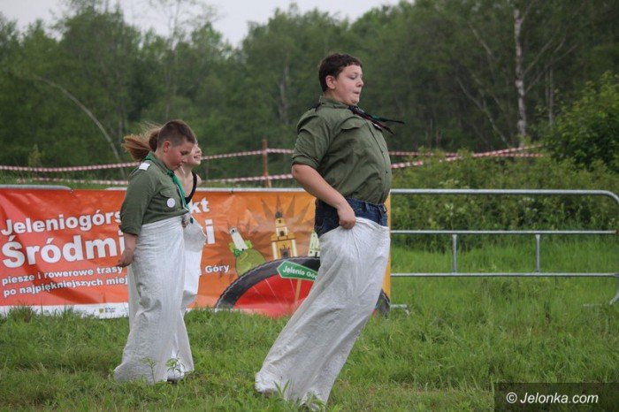 dzien-dziecka-w-deszczu-i-bocie-foto-63431