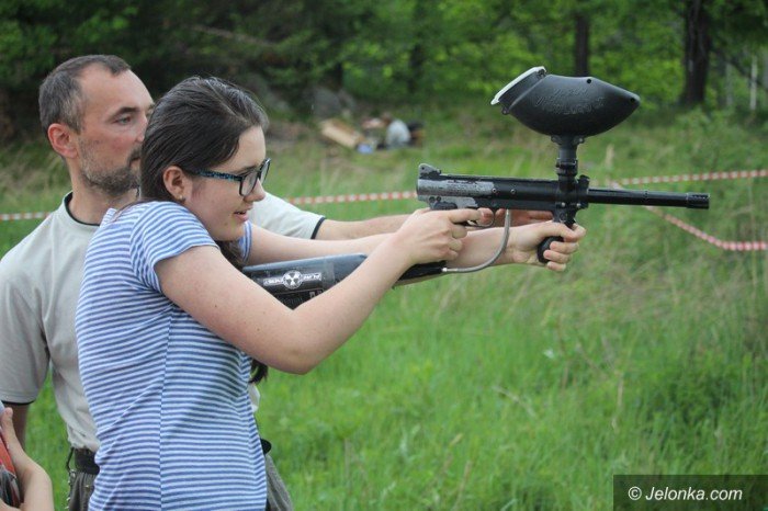 dzien-dziecka-w-deszczu-i-bocie-foto-63431