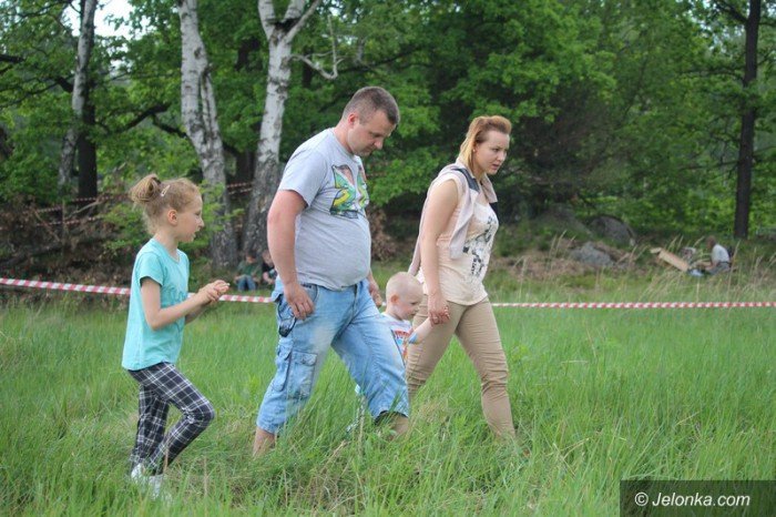 dzien-dziecka-w-deszczu-i-bocie-foto-63431