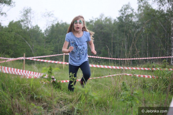 dzien-dziecka-w-deszczu-i-bocie-foto-63431