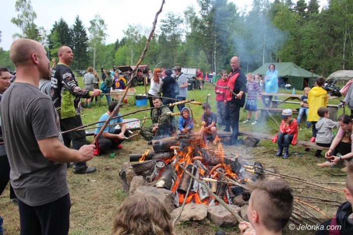 dzien-dziecka-w-deszczu-i-bocie-foto-63431