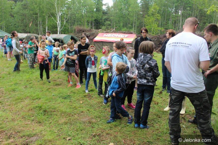 dzien-dziecka-w-deszczu-i-bocie-foto-63431