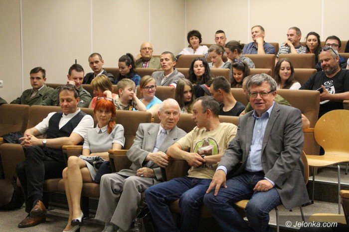 jeleniogorski-artysta-o-zonierzach-wykletych-foto-video-63443