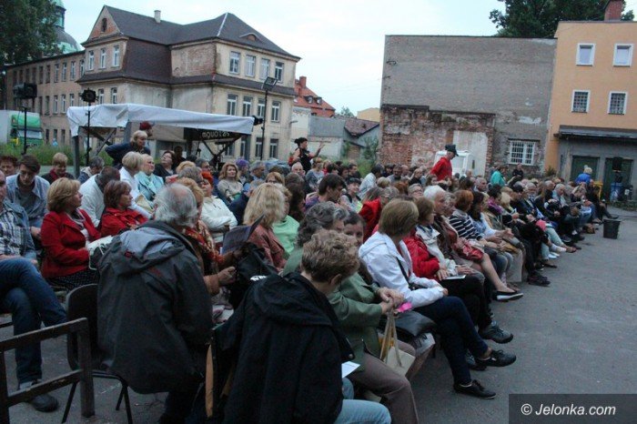 powojenne-podworko-z-teatrem-modrzejewskiej-foto-63528
