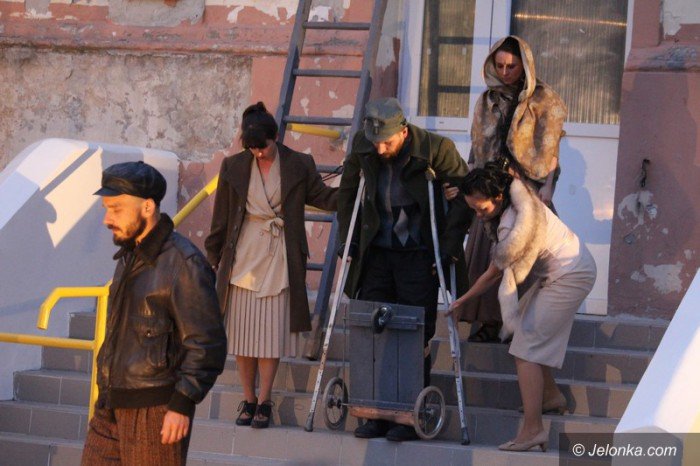 powojenne-podworko-z-teatrem-modrzejewskiej-foto-63528