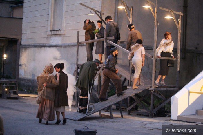 powojenne-podworko-z-teatrem-modrzejewskiej-foto-63528