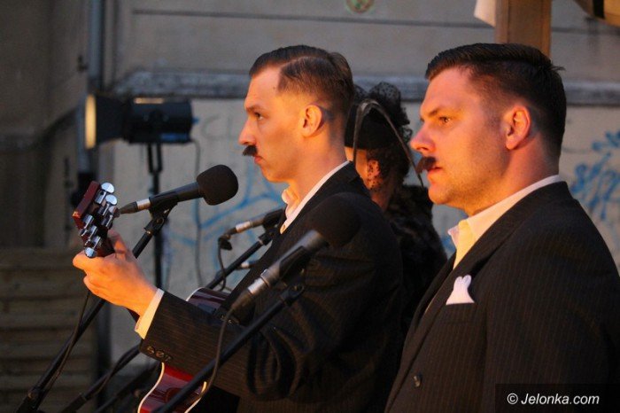 powojenne-podworko-z-teatrem-modrzejewskiej-foto-63528