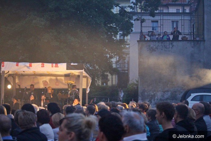 powojenne-podworko-z-teatrem-modrzejewskiej-foto-63528