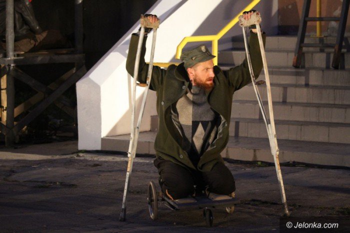 powojenne-podworko-z-teatrem-modrzejewskiej-foto-63528