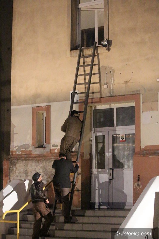 powojenne-podworko-z-teatrem-modrzejewskiej-foto-63528