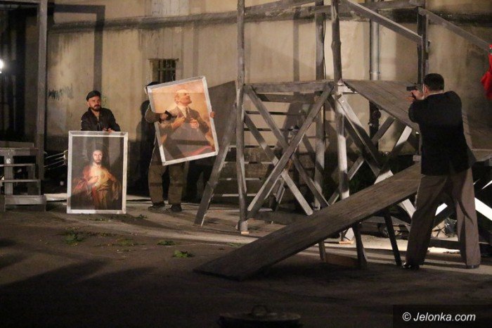 powojenne-podworko-z-teatrem-modrzejewskiej-foto-63528