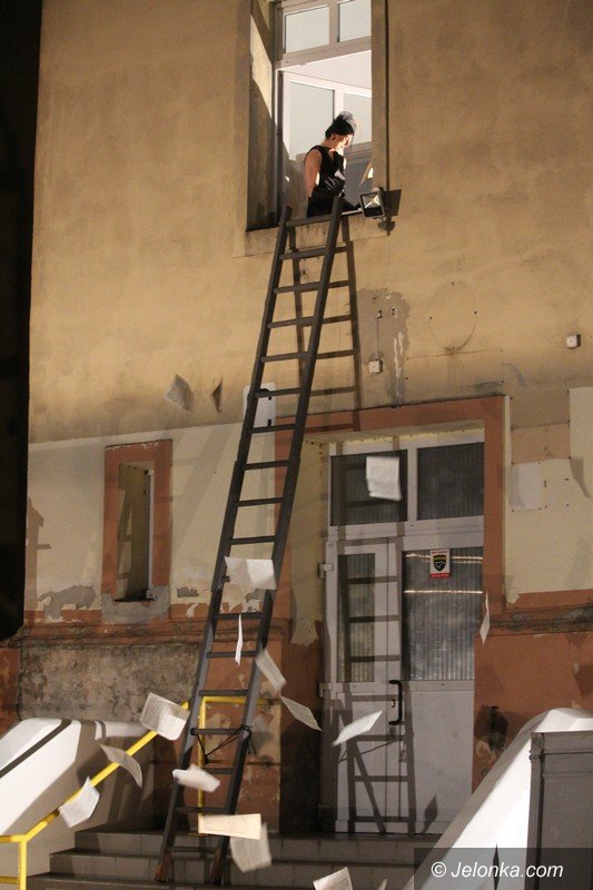 powojenne-podworko-z-teatrem-modrzejewskiej-foto-63528