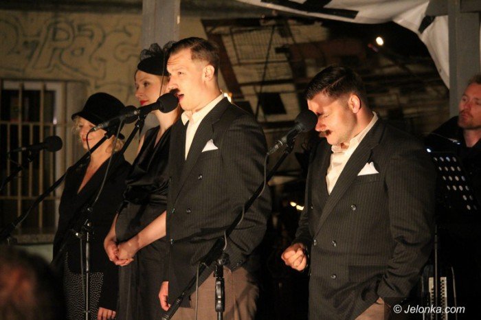powojenne-podworko-z-teatrem-modrzejewskiej-foto-63528