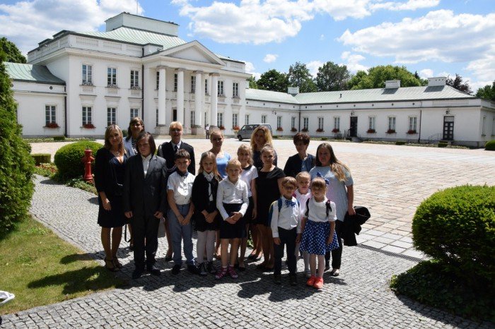 dzieci-z-okraglaczka-w-belwederze-foto-63585