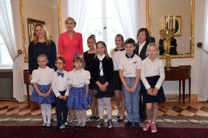 dzieci-z-okraglaczka-w-belwederze-foto-63585