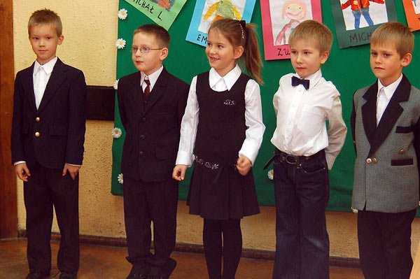 W galowych strojach chwilę przed ślubowaniem.