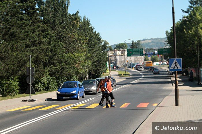 renowacja-barierek-mostu-kobieca-reka-foto-63848