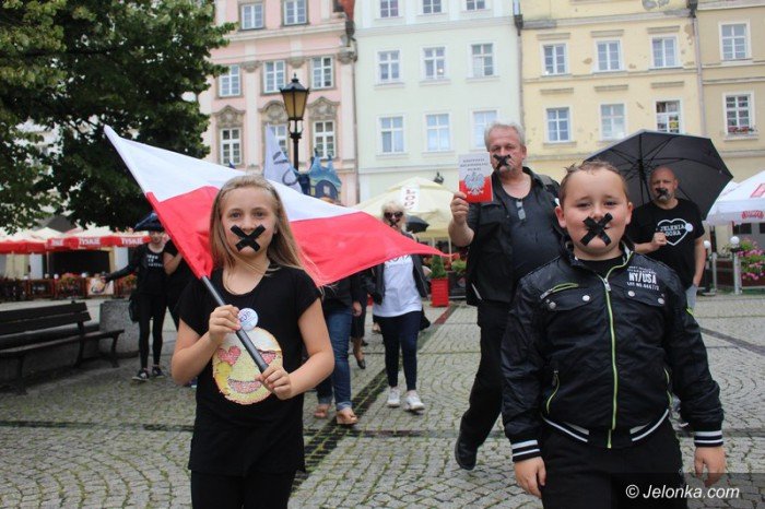 czarny-protest-kodu-foto-63972