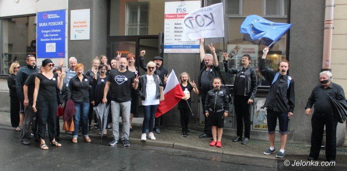 czarny-protest-kodu-foto-63972
