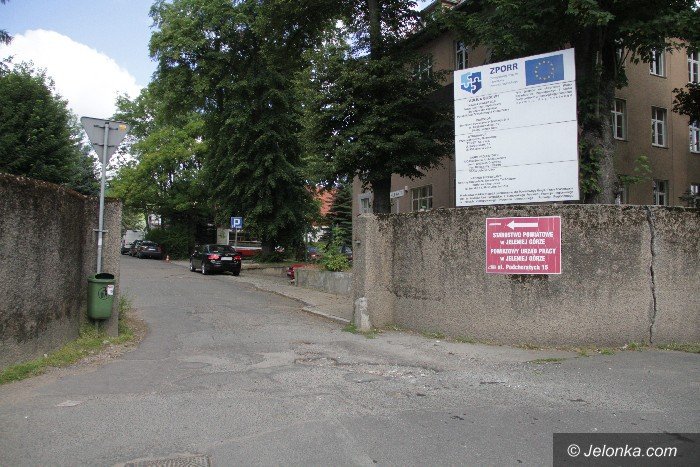 kukucze-jajo-w-urzedzie-pracy-64007