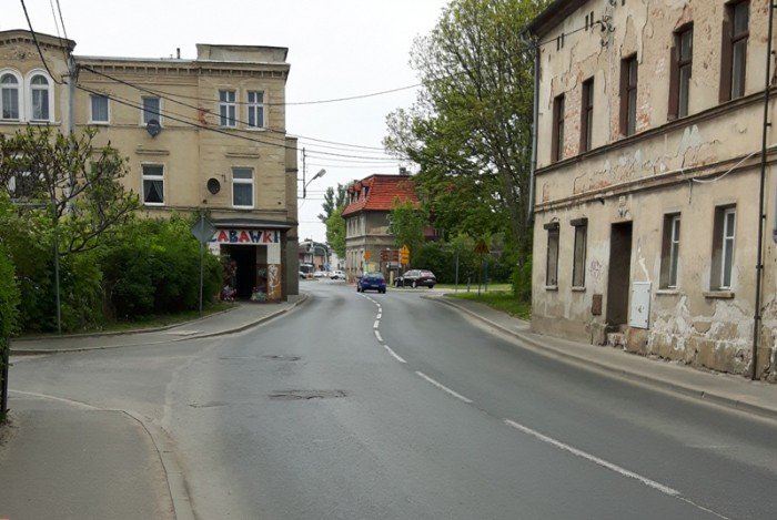 za-waskie-chodniki-w-cieplicach-foto-64027