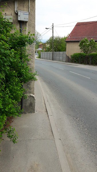 za-waskie-chodniki-w-cieplicach-foto-64027