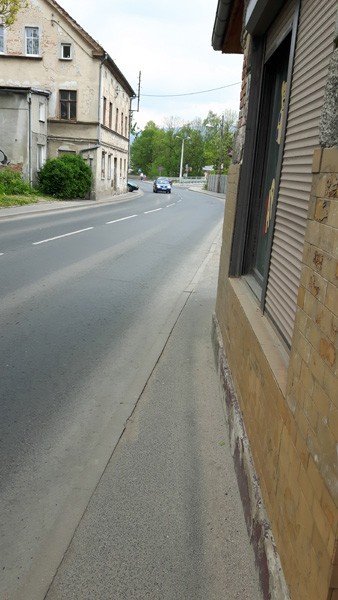 za-waskie-chodniki-w-cieplicach-foto-64027