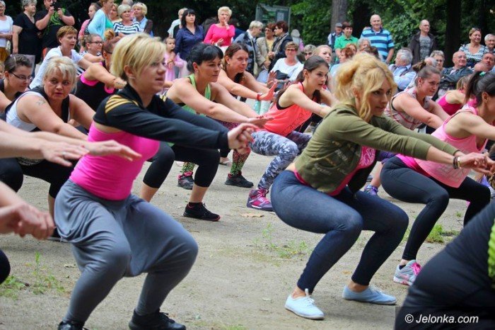 zumba-w-parku-zdrojowym-dziao-sie-foto-64033
