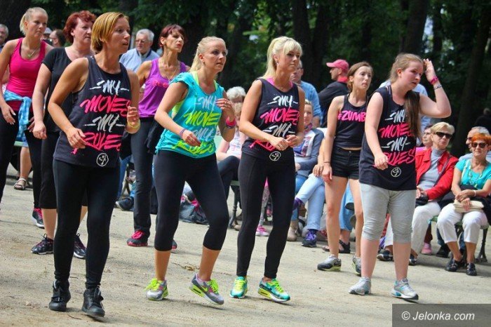 zumba-w-parku-zdrojowym-dziao-sie-foto-64033
