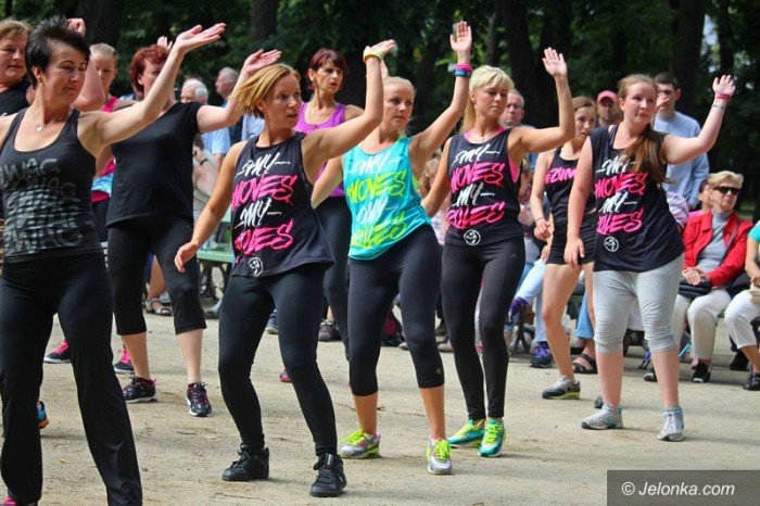 zumba-w-parku-zdrojowym-dziao-sie-foto-64033