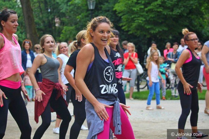 zumba-w-parku-zdrojowym-dziao-sie-foto-64033