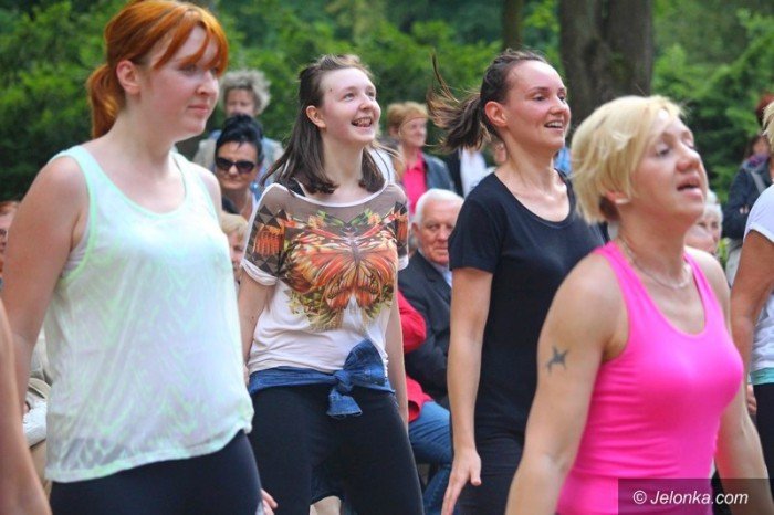 zumba-w-parku-zdrojowym-dziao-sie-foto-64033