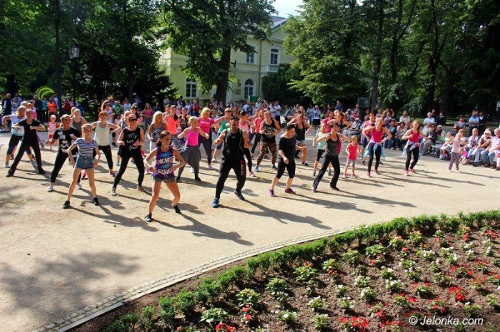 zumba-w-parku-zdrojowym-dziao-sie-foto-64033