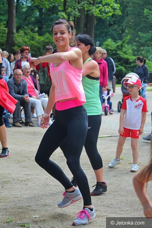 zumba-w-parku-zdrojowym-dziao-sie-foto-64033