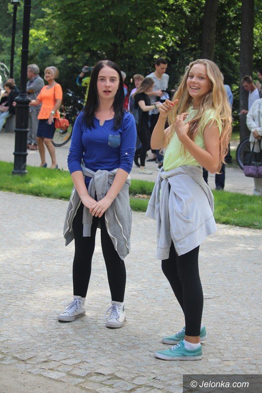zumba-w-parku-zdrojowym-dziao-sie-foto-64033