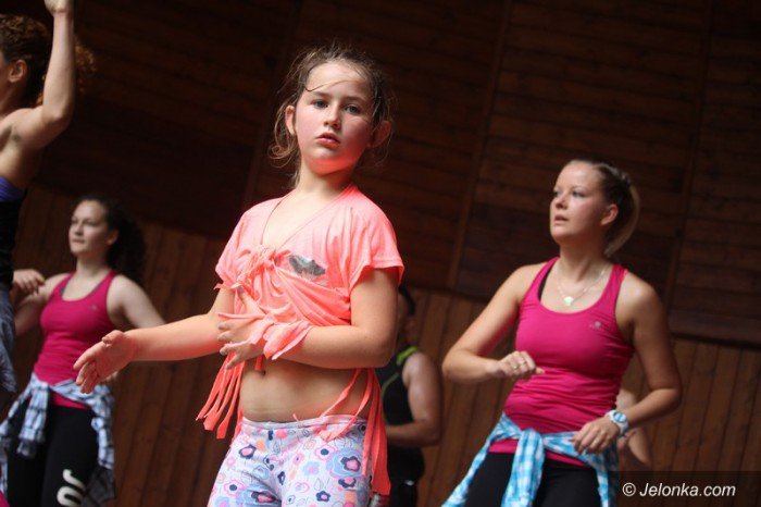 zumba-w-parku-zdrojowym-dziao-sie-foto-64033