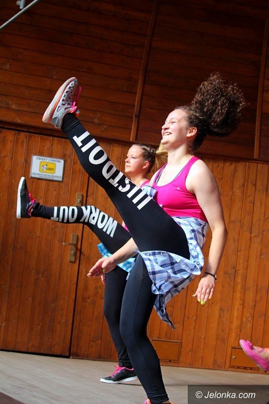 zumba-w-parku-zdrojowym-dziao-sie-foto-64033