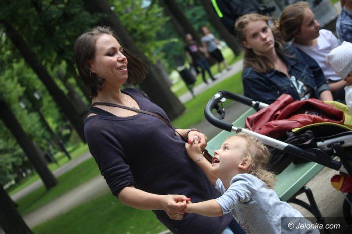 zumba-w-parku-zdrojowym-dziao-sie-foto-64033
