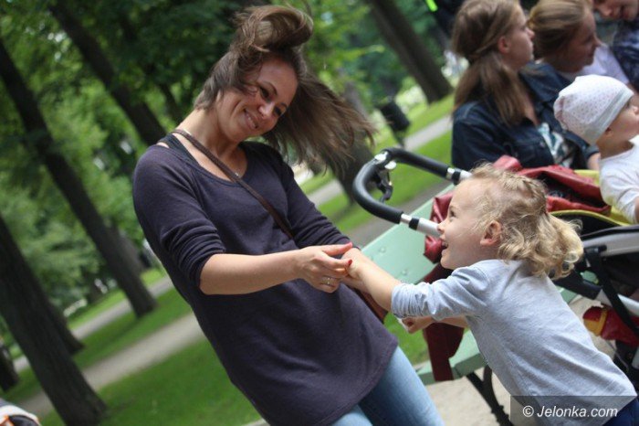 zumba-w-parku-zdrojowym-dziao-sie-foto-64033