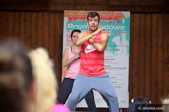zumba-w-parku-zdrojowym-dziao-sie-foto-64033