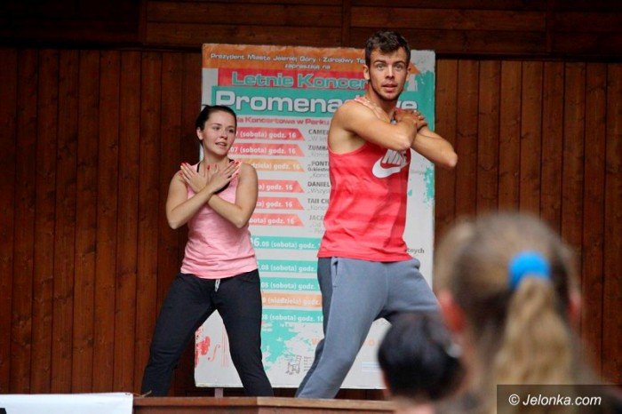 zumba-w-parku-zdrojowym-dziao-sie-foto-64033