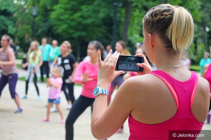 zumba-w-parku-zdrojowym-dziao-sie-foto-64033