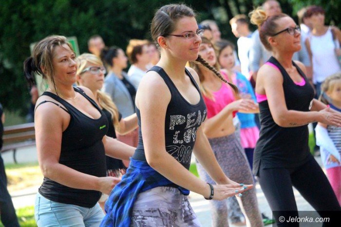 zumba-w-parku-zdrojowym-dziao-sie-foto-64033