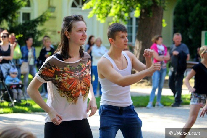 zumba-w-parku-zdrojowym-dziao-sie-foto-64033